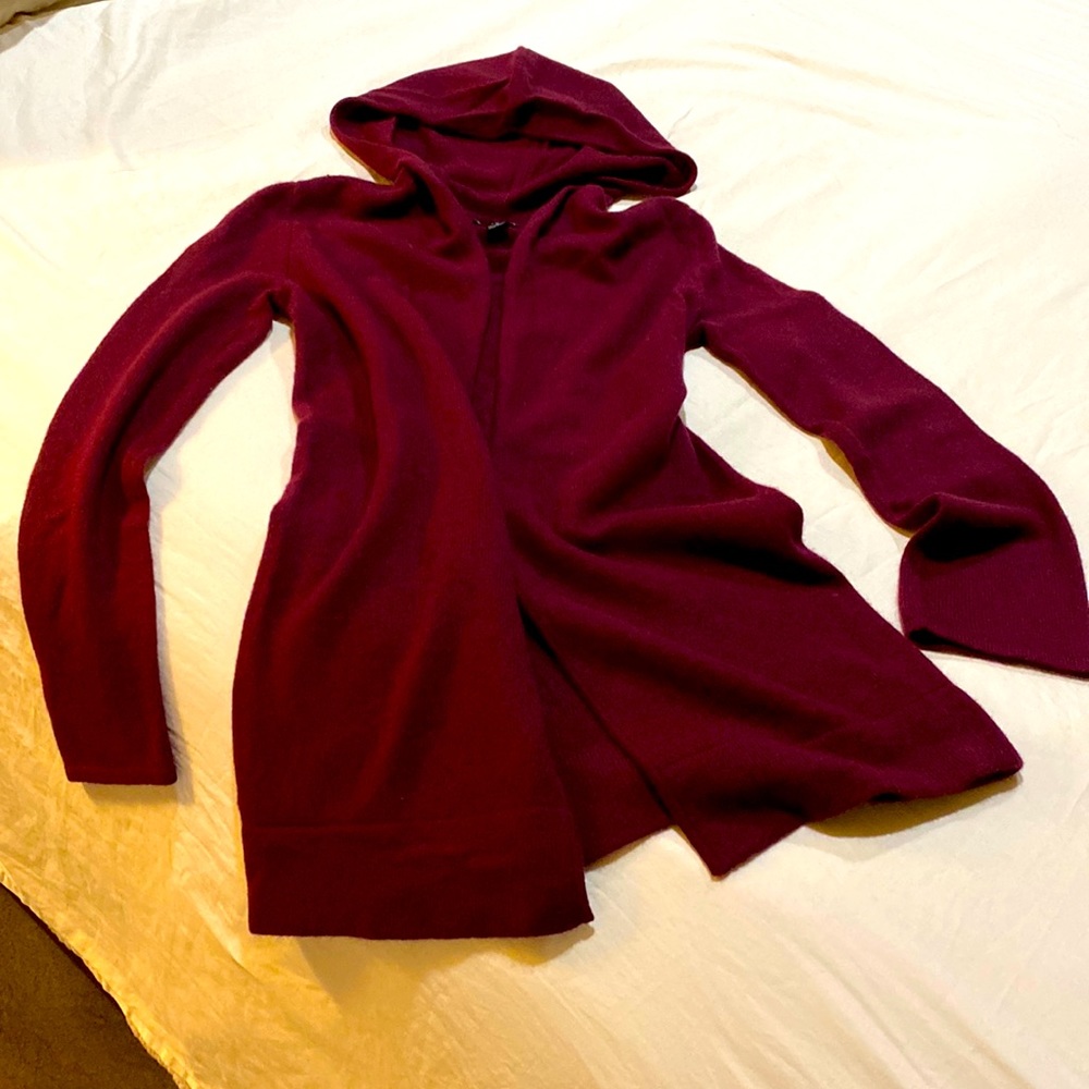 Lovely prive merlot cashmere hooded sweater, S